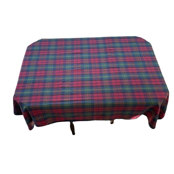 Christmas Holiday Plaid Tartan Table Cloth 77” x  56” - Picture 5 of 6